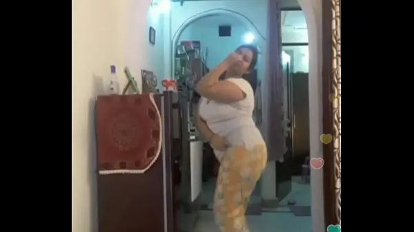 Hot Hot desi indian bhabi shaking her sexi ass &boobs on bigo live...2 cool Movies