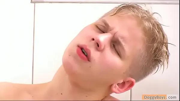 أفلام ساخنة Teen Boy Cock Stroking in the Shower رائعة
