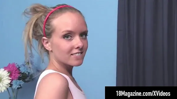 Kuumia Busty Blonde Innocent Teen Brittany Strip Teases On Webcam siistejä elokuvia