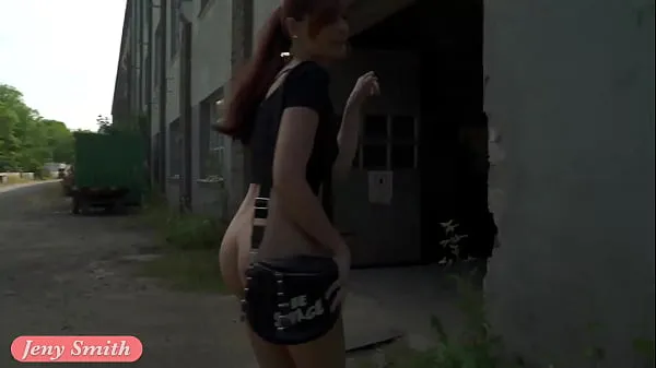 أفلام ساخنة The Lair. Jeny Smith Going naked in an abandoned factory! Erotic with elements of horror (like Area 51 رائعة