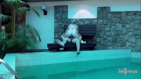 Kuumia Boss invites maid to the pool but couldn't resist the hot siistejä elokuvia