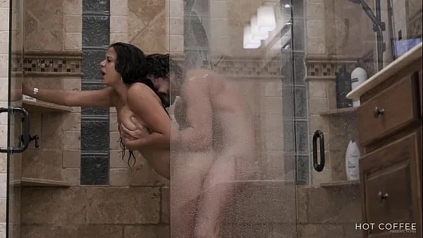Hotte He tought he would get a regular shower but I fucked him and made him cum inside of me seje film