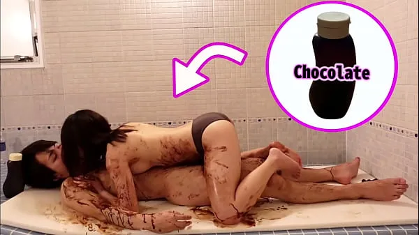話題のChocolate slick sex in the bathroom on valentine's day - Japanese young couple's real orgasmクールな映画