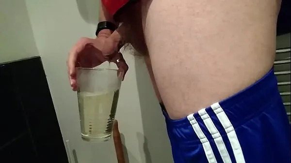 Žhavé Filling a glass with my piss and cum and drinking the whole lot skvělé filmy