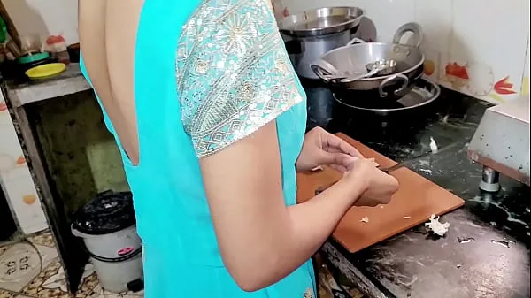 話題の彼女の夫が来て犯されたとき、Desi Bhabhiはキッチンで働いていましたクールな映画